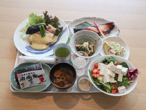 恵方巻を添えた節分の昼食